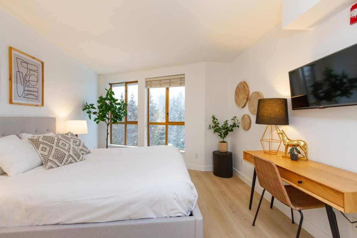 Renovated 1Bed-1Bath In Village With Pool, Hot Tub, And Sauna 휘슬러 외부 사진
