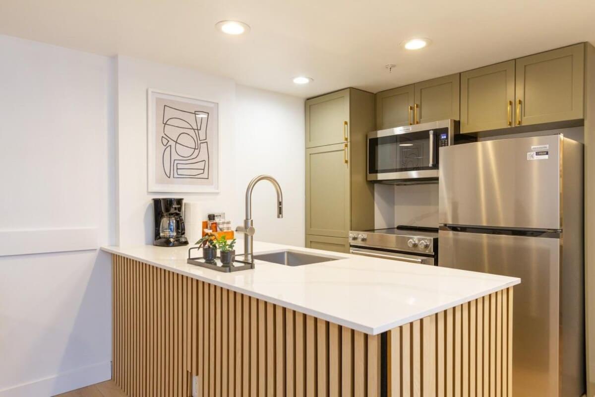 Renovated 1Bed-1Bath In Village With Pool, Hot Tub, And Sauna 휘슬러 외부 사진